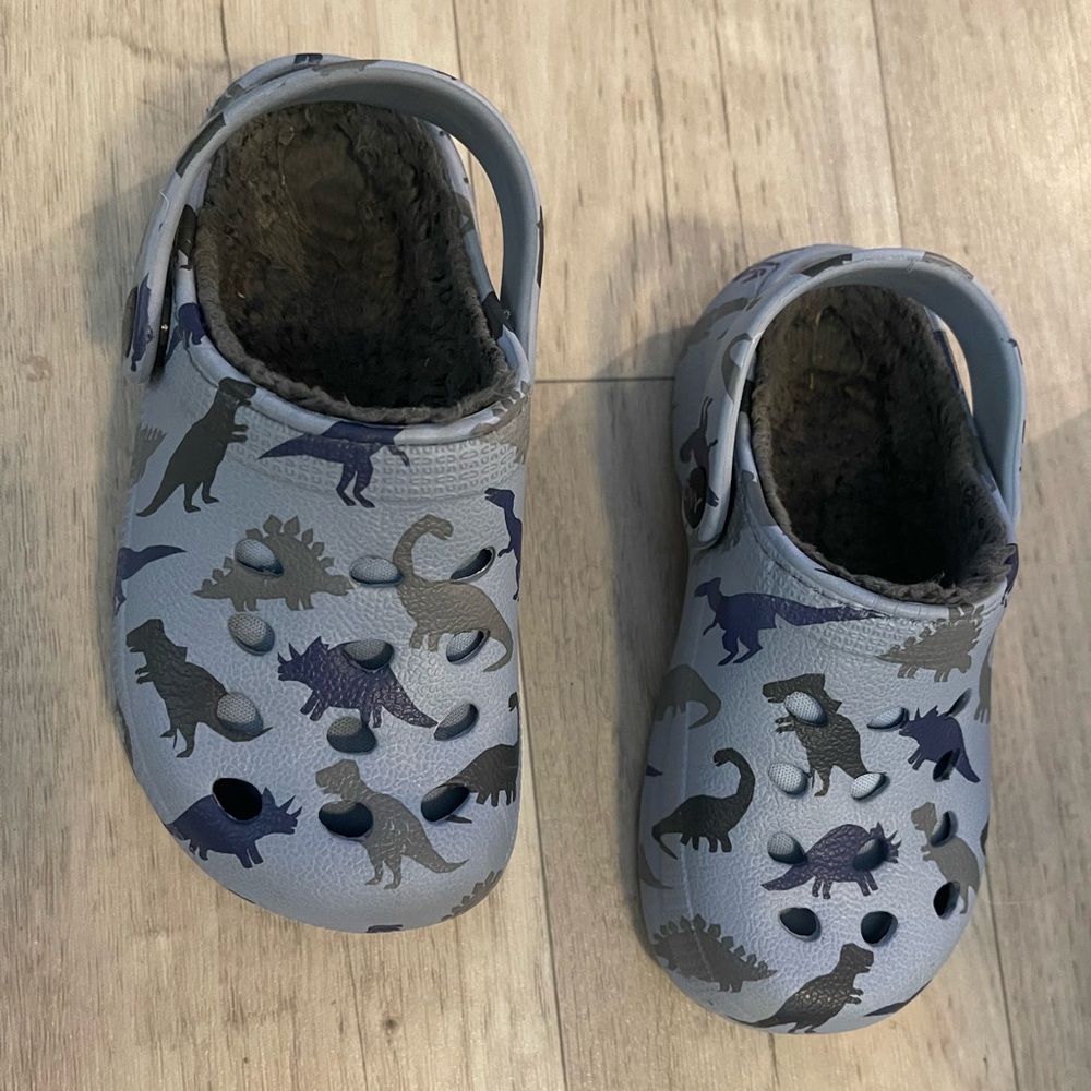 Kids Dinosaur Clogs blue Gray crocs fleeced sz 8/9